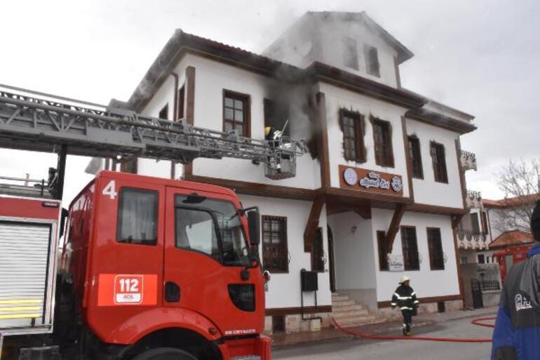 Bakan Selçuk 1 hafta önce açmıştı Sivasta Masal Evinin üst katı tamamen yandı...