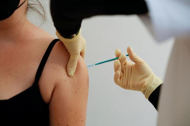 Klinik denemeler genişliyor: Kovid-19 aşısında 'karışım' çözümü