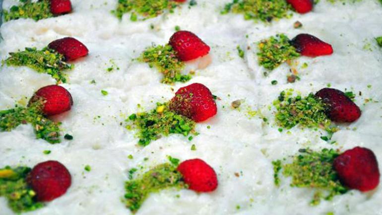 Güllaç ustalarının ramazanda yoğun mesaisi