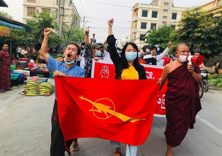 Myanmar'da darbe karşıtları hükümet kurdu, bazı ülkelerin hükümeti tanıyacağı öne sürüldü