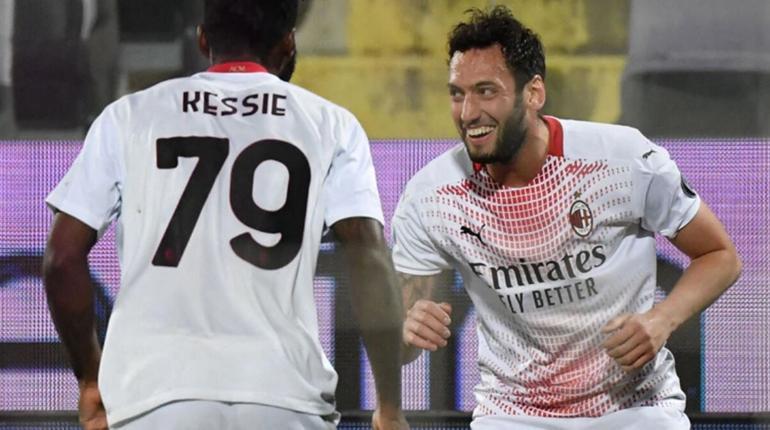 Milan'dan Hakan Çalhanoğlu için flaş sözleşme açıklaması! 'Kulüp üzerine düşeni yaptı'