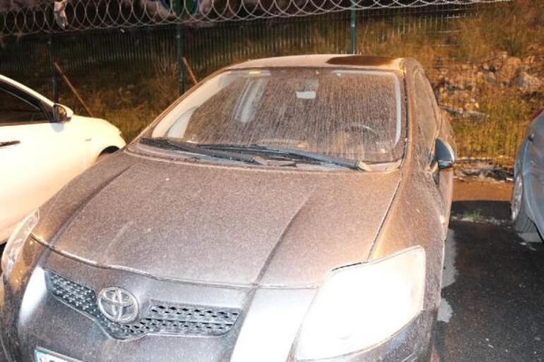 İstanbula çamur yağdı, sürücüler soluğu oto yıkamacılarda aldı