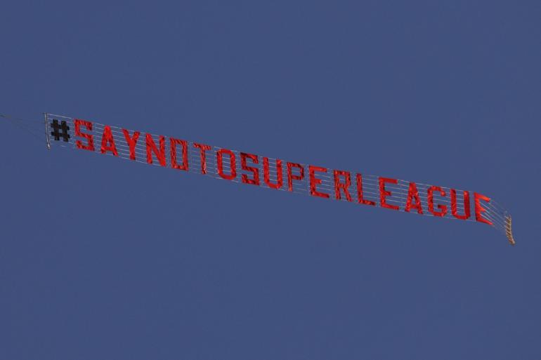 Leeds United-Liverpool maçında Avrupa Süper Ligi'ne helikopterli protesto!