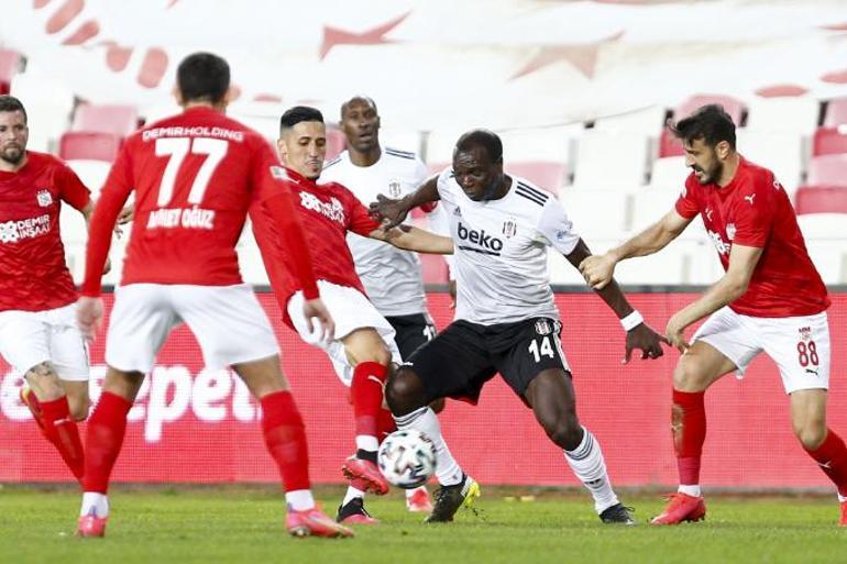 Beşiktaş - Sivasspor maçına damga vuran penaltı pozisyonları! Fırat Aydınus oyunu devam ettirdi