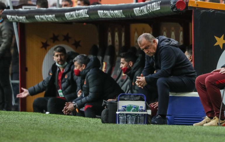 Fatih Terim'in Galatasaray-Trabzonspor maçındaki görüntüsü dikkat çekti! Marcelo Bielsa benzetmesi yapıldı