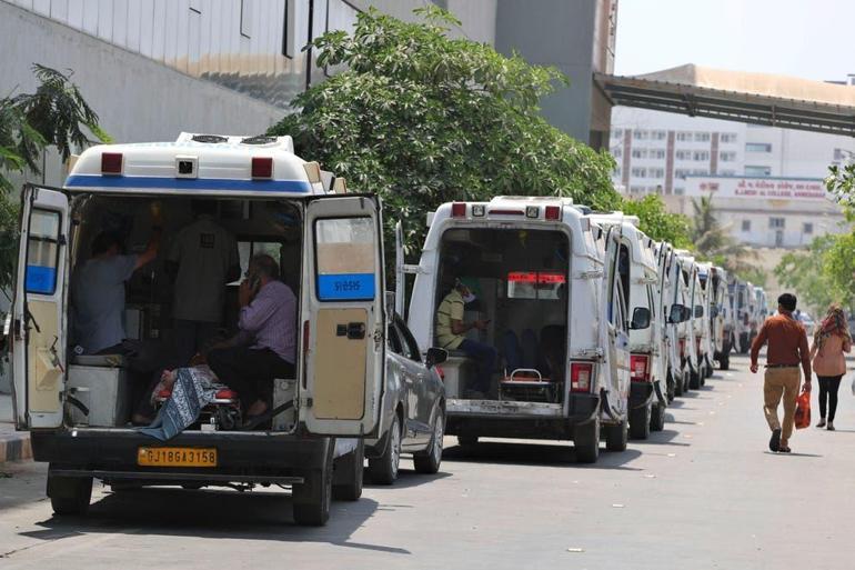 Hindistan'da hastanede çıkan yangında 13 Kovid-19 hastası hayatını kaybetti