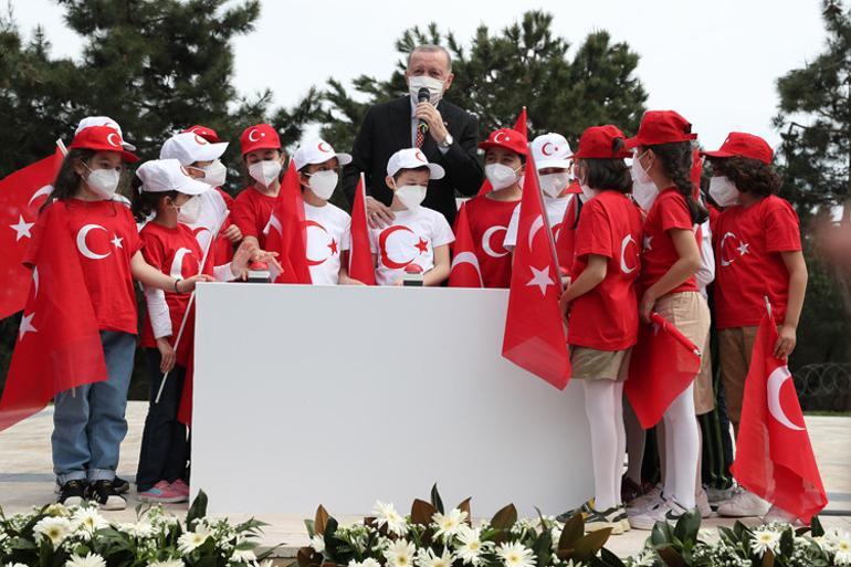 Son dakika... Çamlıca Tepesine dev Türk bayrağı Cumhurbaşkanı Erdoğandan önemli açıklamalar