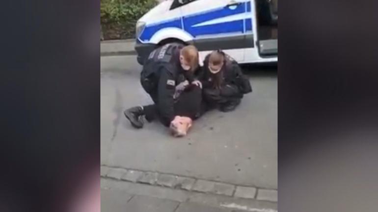 Almanya’da polis şiddeti... ‘Bir an nefes alamadım, aklıma Floyd geldi’