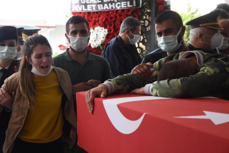 Şehit Mehmet Kıvıkın cenazesinde gözyaşları sel oldu Sözleri yürekleri dağladı.