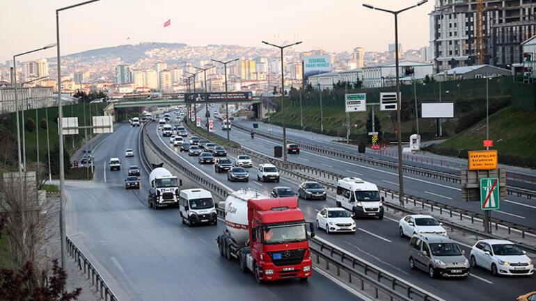 Tam kapanma öncesi İstanbuldan kaçış Sabah erken saatte yola çıktılar