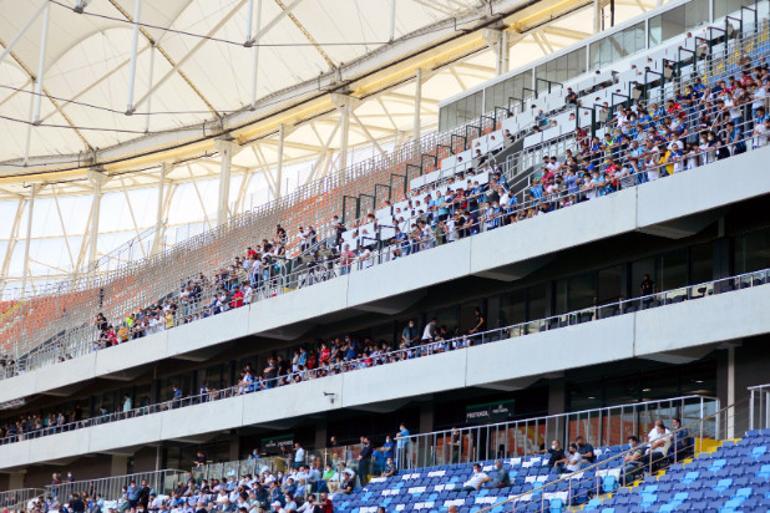 Adana Demirsporlu taraftarlar ’tam kapanma’ dinlemeyip stada akın ettiler