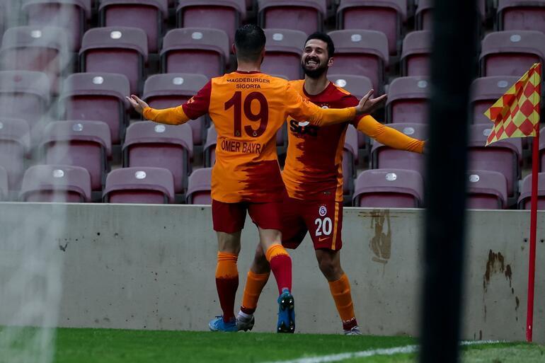 Galatasaray'da Emre Akbaba sonradan açıldı! 135 dakikada kaderi değişti...