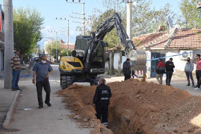 1500 nüfuslu mahallede çeşmeden sarı renkte su aktı, 2 kişi hastanelik oldu Belediye Başkanı da doğruladı, acilen hattı kestiler