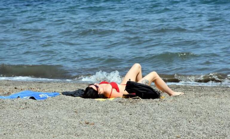 Marmariste turistler sahillere akın etti