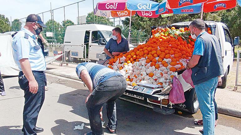 Pazarcılar hale vatandaşlar pazarlara koştu