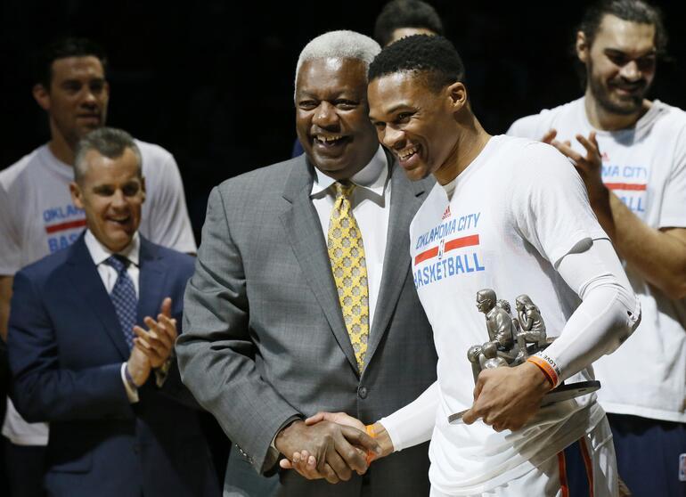 NBA'de Gecenin Sonuçları: Westbrook, Oscar Robertson'ın "triple double" rekorunu egale etti