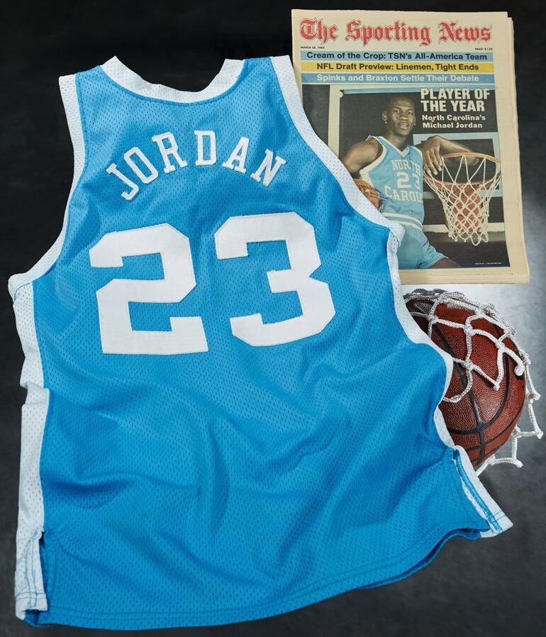 Michael Jordan'ın üniversitede giydiği forma 1,38 milyon dolara satıldı