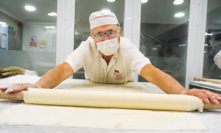 Baklava incelik ister! Maharet hamuru ince açmak