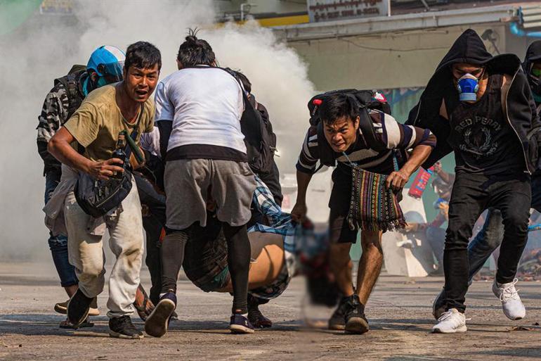 Myanmar'da şiddet tırmanıyor... Gözaltı sırasında öldürülen şairin organları çıkarıldı!