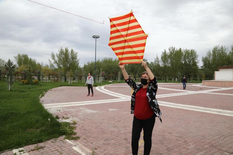 Hayvanları besleyip uçurtma uçurdular