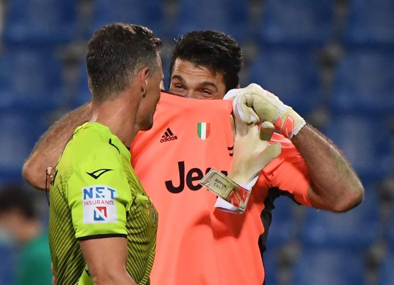 Juventus'tan ayrılacak Buffon'un menajeri resmen açıkladı! Galatasaray...