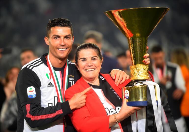 Ronaldo'nun annesi Dolores Aveiro'dan olay transfer sözleri! "Sporting'e gitmesi harika olacak"