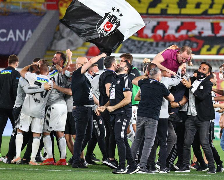 Beşiktaş'ta Sergen Yalçın: "13.5 oyuncuyla şampiyon olduk"