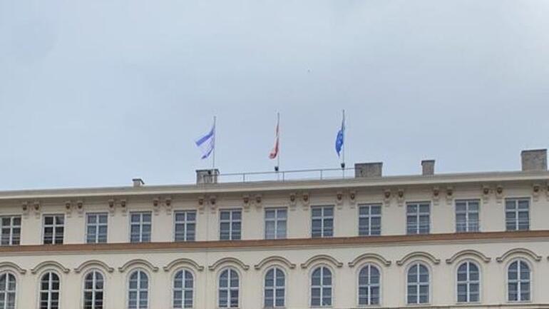 Avusturya'da skandal: Devlet binalarına İsrail bayrağı astılar!