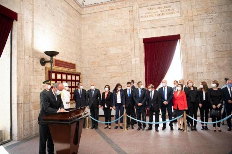 Muharrem İnceden Anıtkabire ziyaret