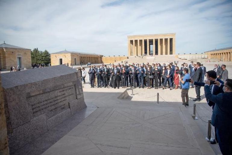 Muharrem İnceden Anıtkabire ziyaret