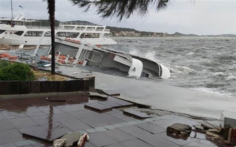 Son dakika.. İzmir ve Balıkesirde fırtına kâbusu Onlarca tekne battı, su altında kaldı