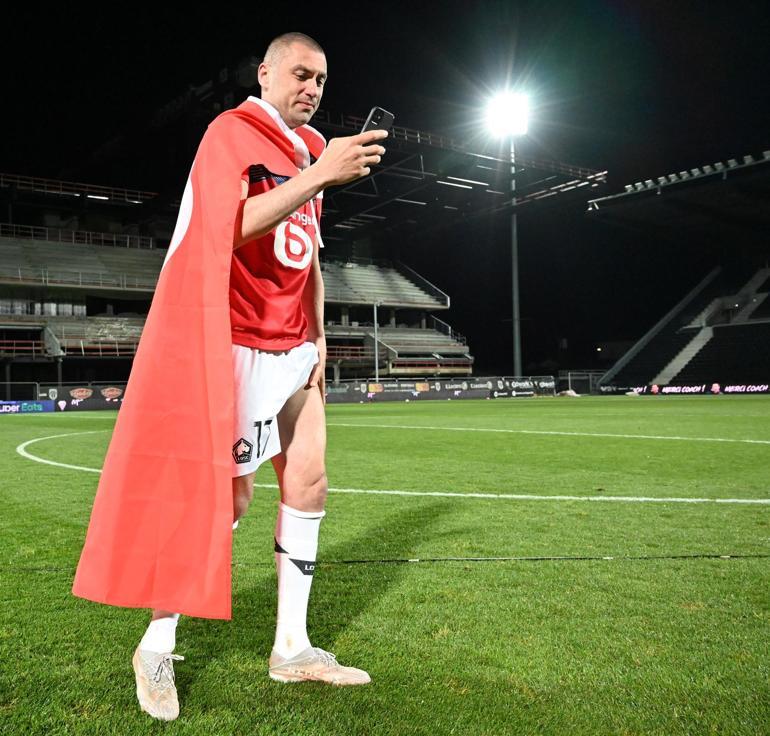 Burak Yılmaz, Fransa'da manşetlerde! "Lille'i şampiyonluğa götürdü..."