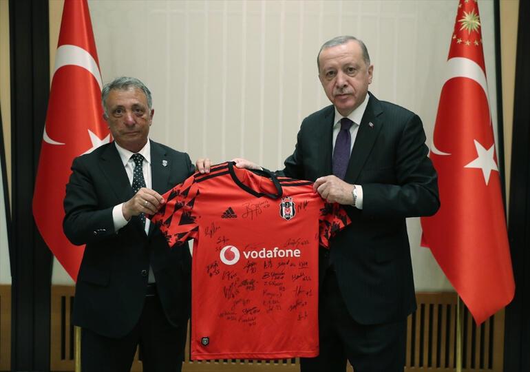 Beşiktaş'ta Ahmet Nur Çebi ayrılığı duyurdu! "Dorukhan elimi öpüp izin istedi"