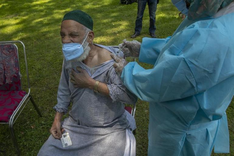 Koronavirüsle ve hastalarla dalga geçen ünlü 'guru'ya sert tepki!