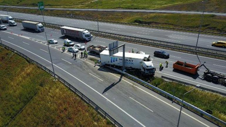 Kuzey Marmara Otoyolunda feci kaza TIR bariyerlere girdi