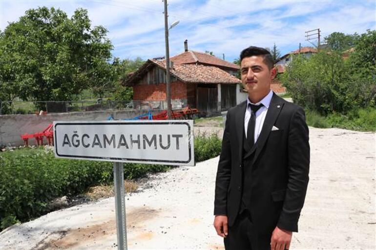 Samsunda bir ay önce 18 yaşına giren Ali Külekçi muhtar seçildi