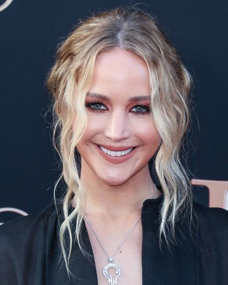 Jennifer Lawrence In Kiyafet Tercihi Olay Oldu Elbise Dar Geldi Magazin Haberleri