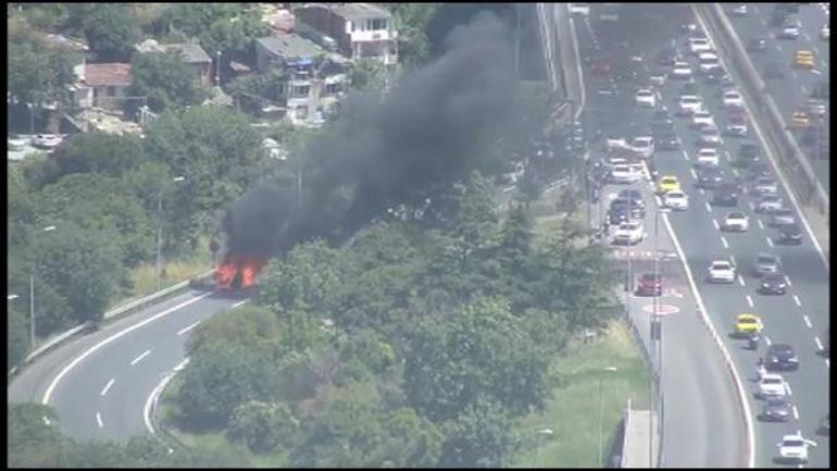 15 Temmuz Şehitler Köprüsü bağlantı yolunda otomobil yangını