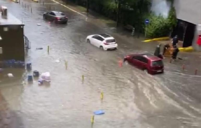 Son dakika... İstanbulda gök gürültülü sağanak yağmur Meteorolojiden yeni uyarı