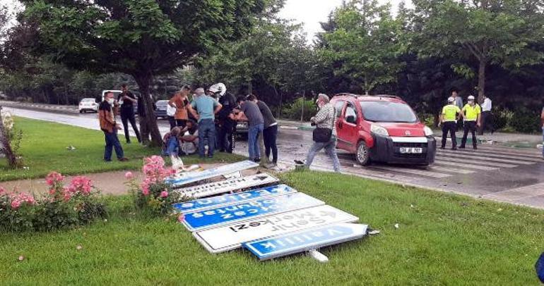 Son dakika: Davutoğlunun konvoyunda kaza Genel başkan yardımcısı ve 1 çocuk yaralı..