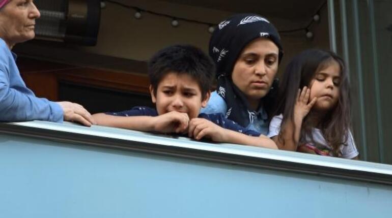 Sultangazide 5 katlı binada yangın çıktı Çocuklar ağlayarak kurtarılmayı bekledi