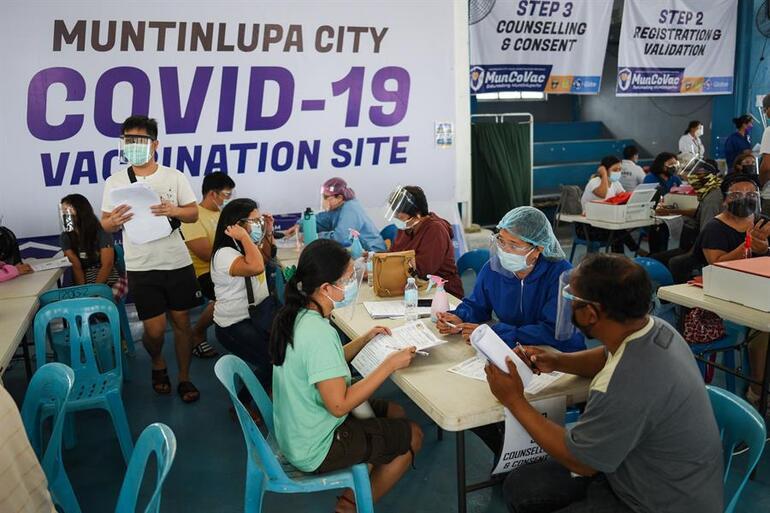 Filipinlerde aşı şoku... Devlet başkanı aşı olmayanları hapis cezasıyla tehdit etti