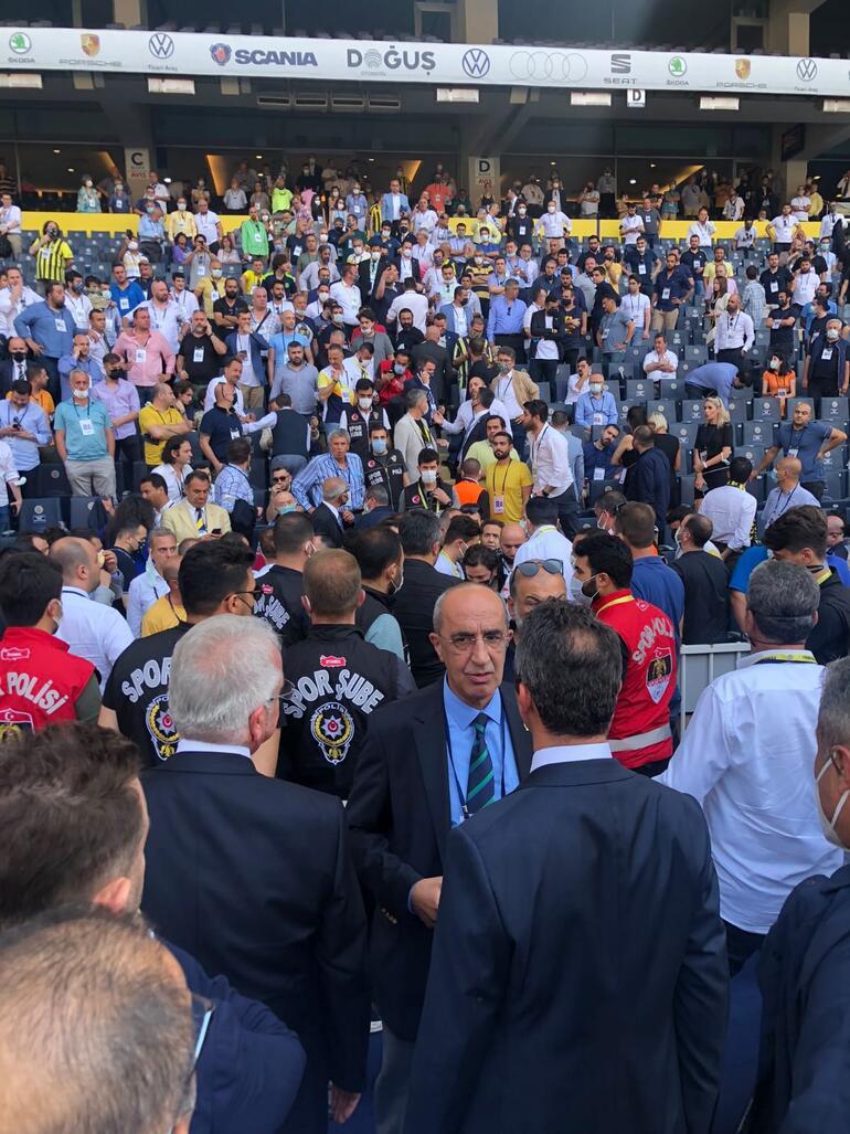 Son Dakika Haberi... Fenerbahçede yıllık aidatlar yükseltildi, gerginlik çıktı Ali Koç tribünde...