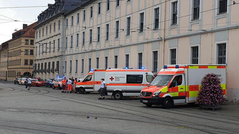 Almanyada bıçaklı dehşet 3 ölü, 6 yaralı