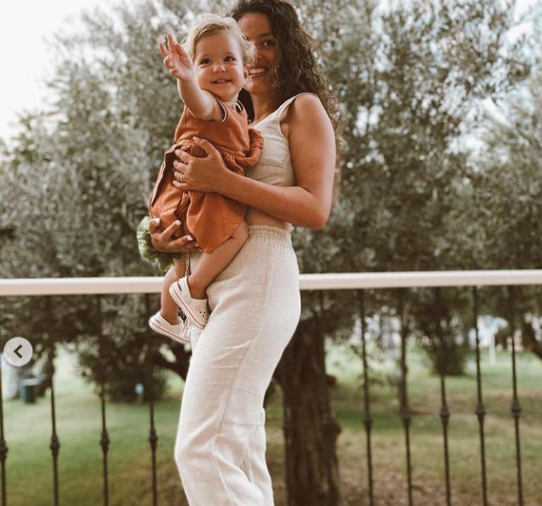 Pelin Akili isyan ettiren yorum...İnsan çocuklarını ayırabilir mi