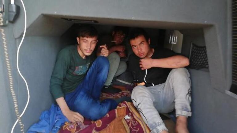 Yolcu otobüsü durduruldu, kaptanın tedirgin davranışları üzerine detaylı arama yapıldı Bagajda 12 kaçak göçmen yakalandı