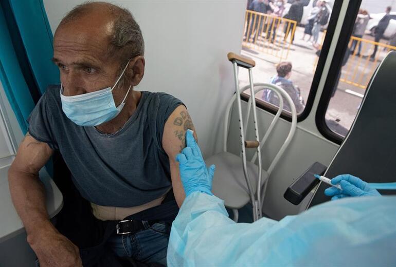 Delta varyantı başlarına bela oldu... Rusyada koronavirüs ölümleri rekor kırdı