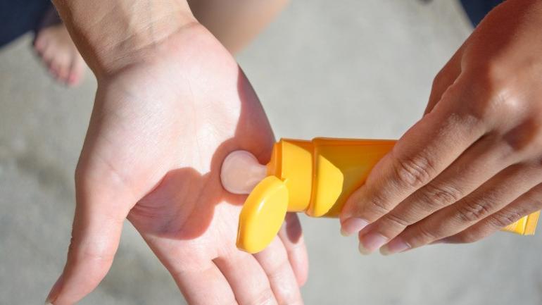 Güneş kremleri ne kadar korur Esmer tenliler şanslı mı | 13 SORU 13 YANIT