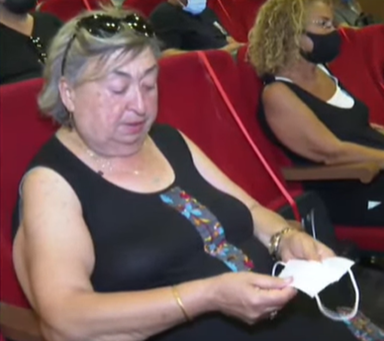 Bizimkiler’in Cemil’i Uğurtan Sayıner, İzmirde son yolculuğuna uğurlandı.