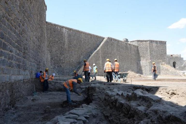 Diyarbakırın 5 bin yıllık surlarının sırrı araştırılıyor